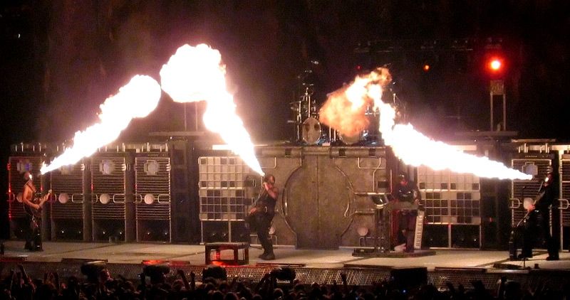 rammstein-flamethrowers.jpg