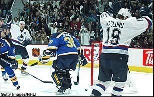 naslund_scores_v_stl_306x194.jpg